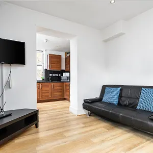  Apartment Aldgate Flats